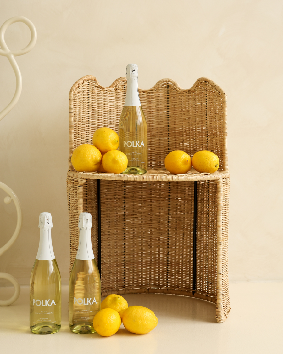 De-Alc Limoncello Spritz in Outdoor Setting - Perfect for Daytime Gatherings